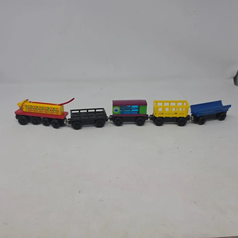 Thomas & Friends Wooden Railway Chinese Dragon Aquarium Circus Cargo 5 Car Lot x